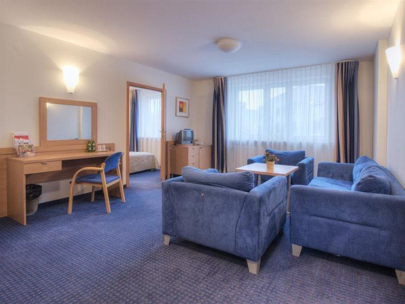 Hotel Wilanow Warszawa By Desilva Extérieur photo